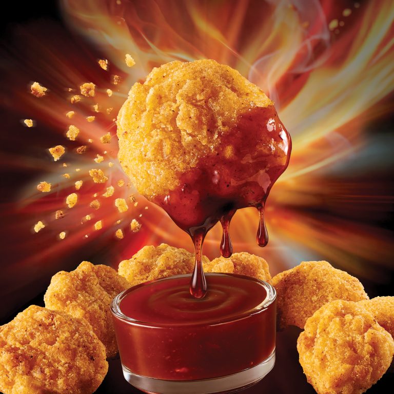 ClassicChickenBites_w-HotHoneyBBQ_12oz_RFG_Lifestyle_3000px (1)